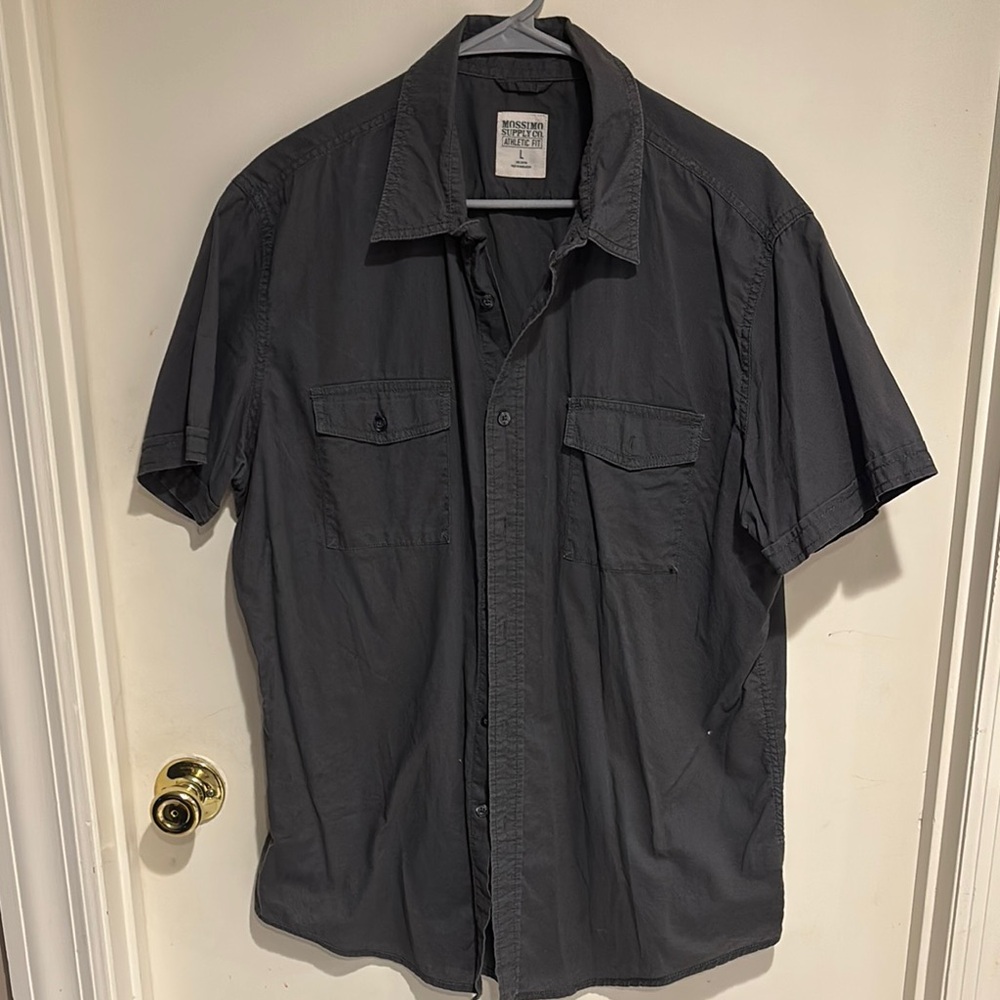Men's Gray Button-Up Shirt